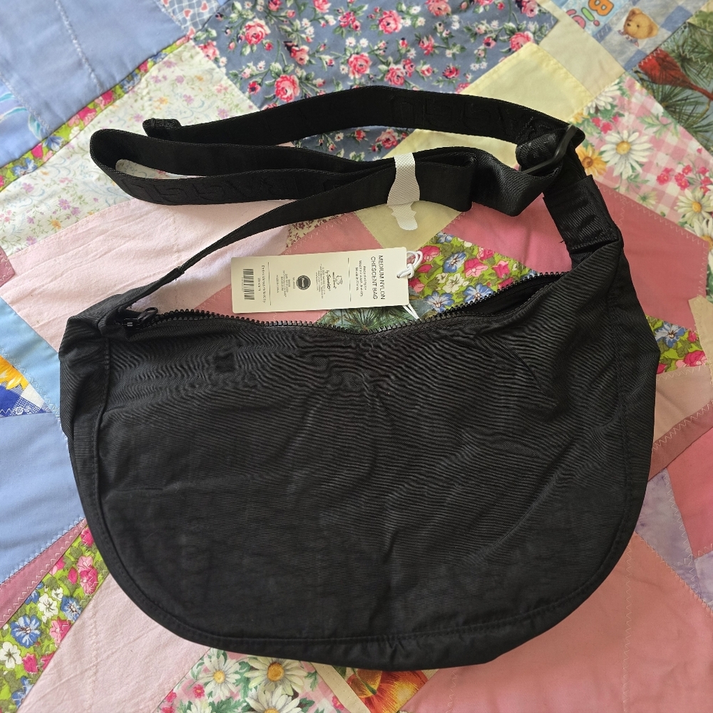 *NWT* BAGGU X Hello Kitty & Friends Hello Kitty Western Medium Crescent Bag - Picture 4 of 8